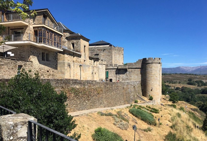 Castillo-palacio de los condes de Benavente, Spain